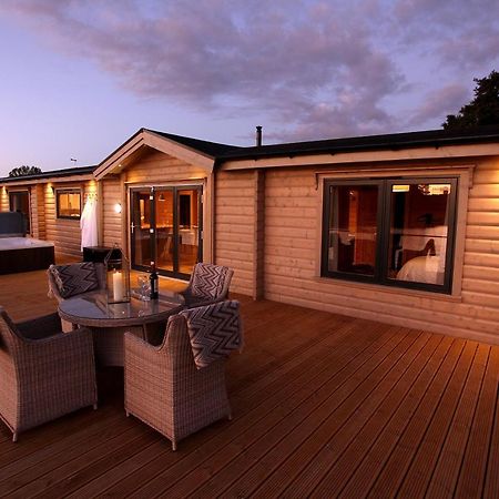 Cambridgeshire Lakes - Luxury Lodges In A Stunning Lake Location Gamlingay Екстер'єр фото