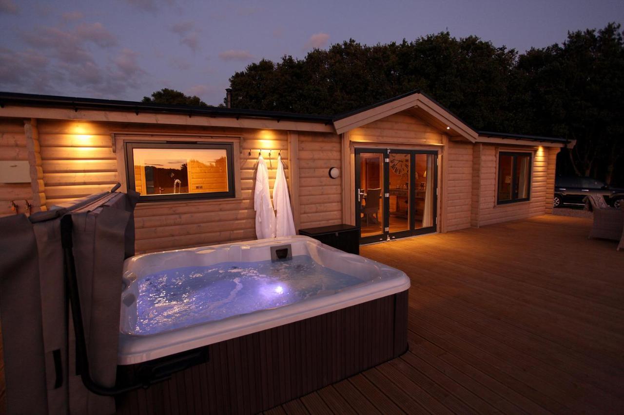 Cambridgeshire Lakes - Luxury Lodges In A Stunning Lake Location Gamlingay Екстер'єр фото