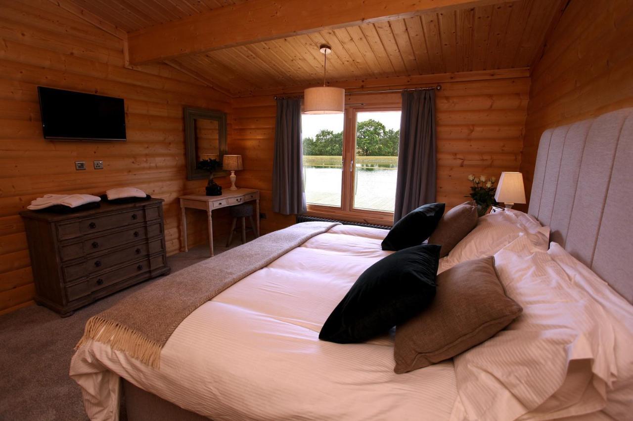 Cambridgeshire Lakes - Luxury Lodges In A Stunning Lake Location Gamlingay Екстер'єр фото
