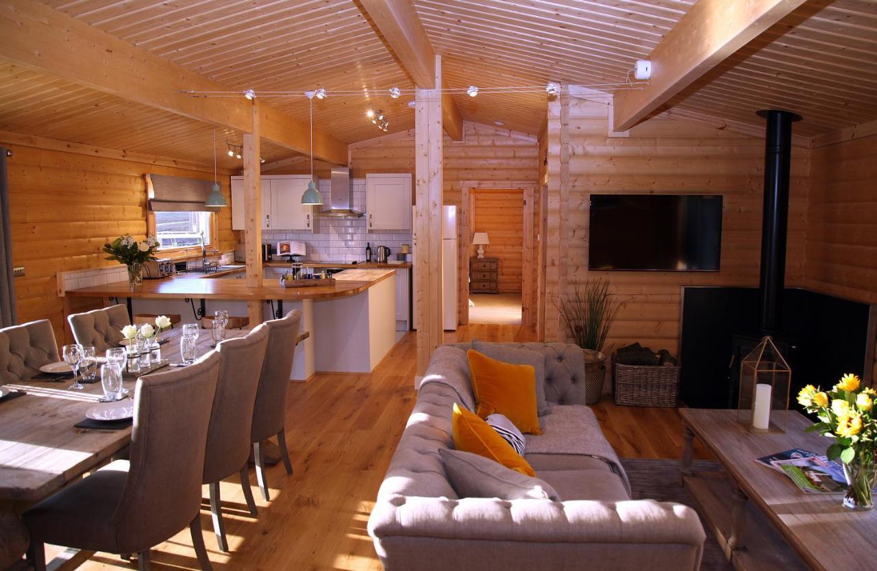 Cambridgeshire Lakes - Luxury Lodges In A Stunning Lake Location Gamlingay Екстер'єр фото