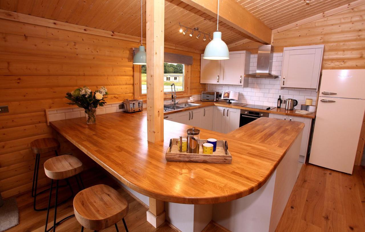 Cambridgeshire Lakes - Luxury Lodges In A Stunning Lake Location Gamlingay Екстер'єр фото