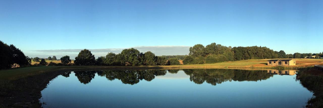 Cambridgeshire Lakes - Luxury Lodges In A Stunning Lake Location Gamlingay Екстер'єр фото