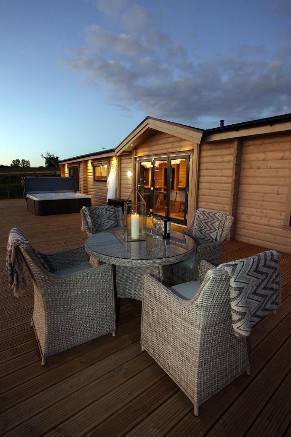 Cambridgeshire Lakes - Luxury Lodges In A Stunning Lake Location Gamlingay Екстер'єр фото