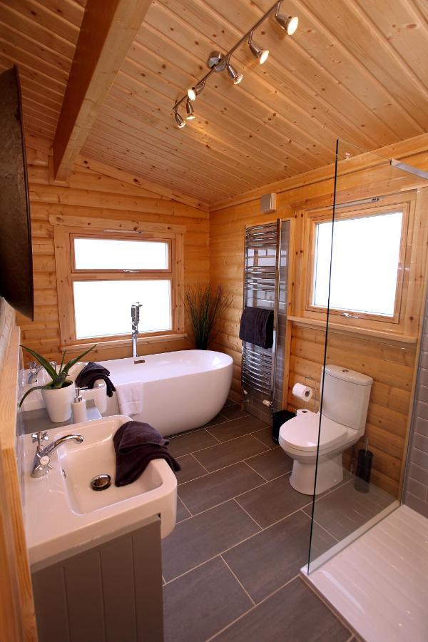 Cambridgeshire Lakes - Luxury Lodges In A Stunning Lake Location Gamlingay Екстер'єр фото