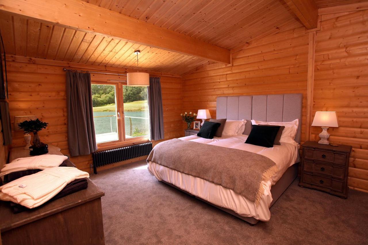 Cambridgeshire Lakes - Luxury Lodges In A Stunning Lake Location Gamlingay Екстер'єр фото