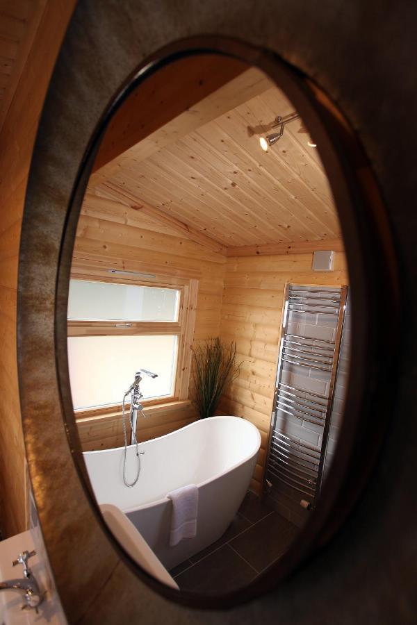 Cambridgeshire Lakes - Luxury Lodges In A Stunning Lake Location Gamlingay Екстер'єр фото